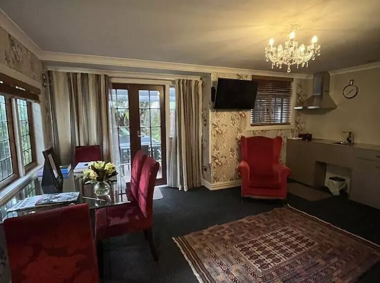 تختخواب و صبحانه Nice