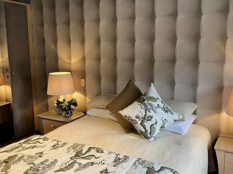 تختخواب و صبحانه Nice