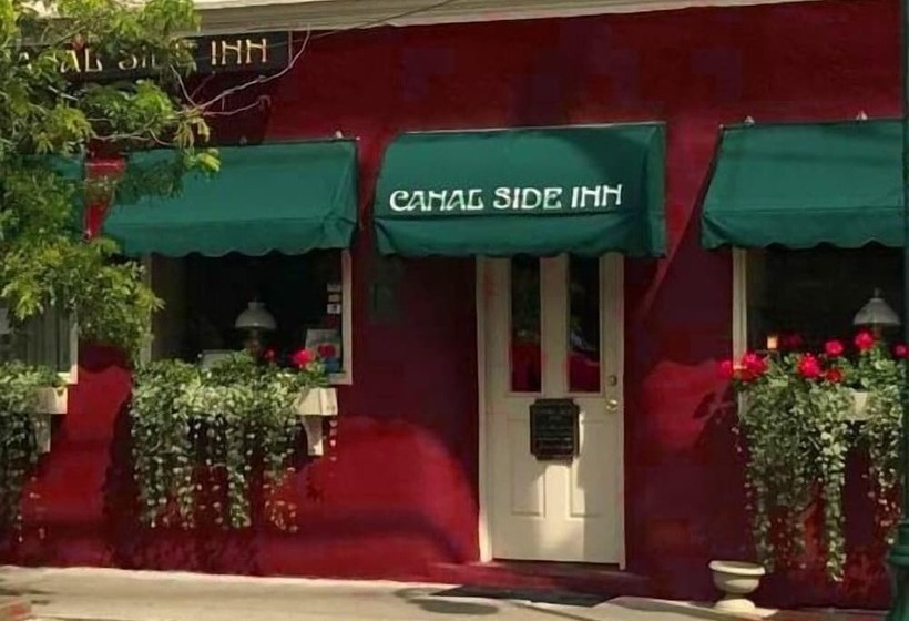 בית מלון כפרי Canal Side Inn