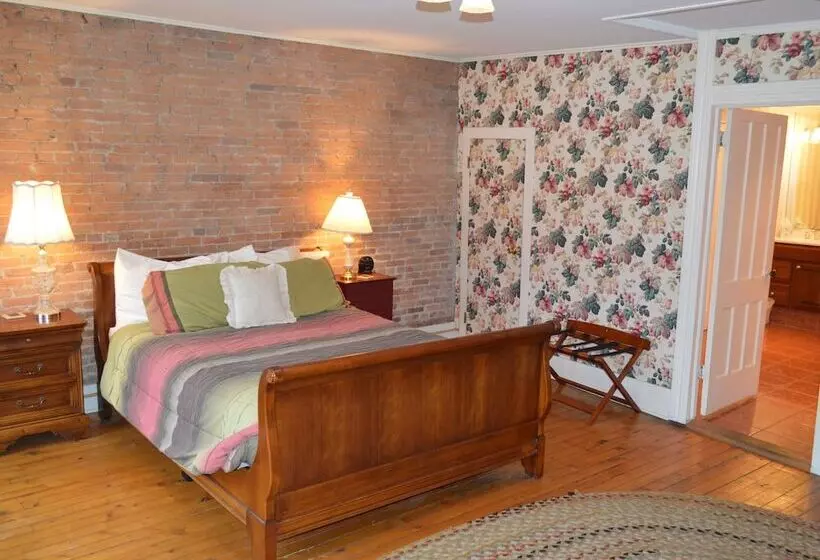 Hotel Canal Side Inn