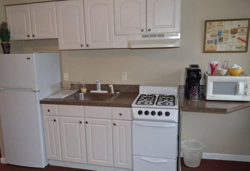 בית מלון כפרי Canal Side Inn