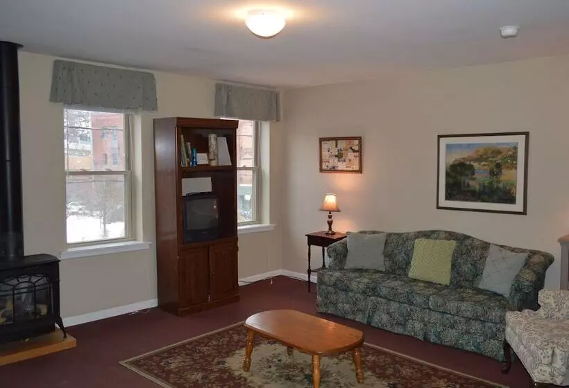 Hotel Canal Side Inn