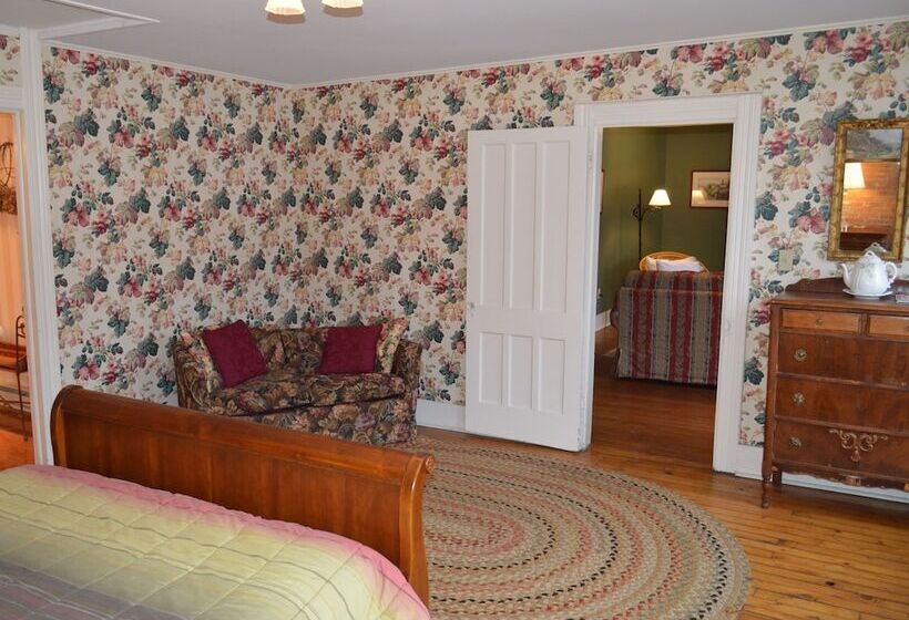 בית מלון כפרי Canal Side Inn