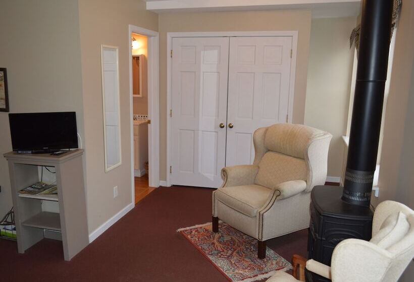 בית מלון כפרי Canal Side Inn