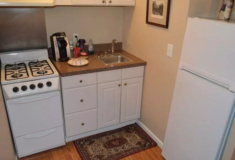 Hotel Canal Side Inn