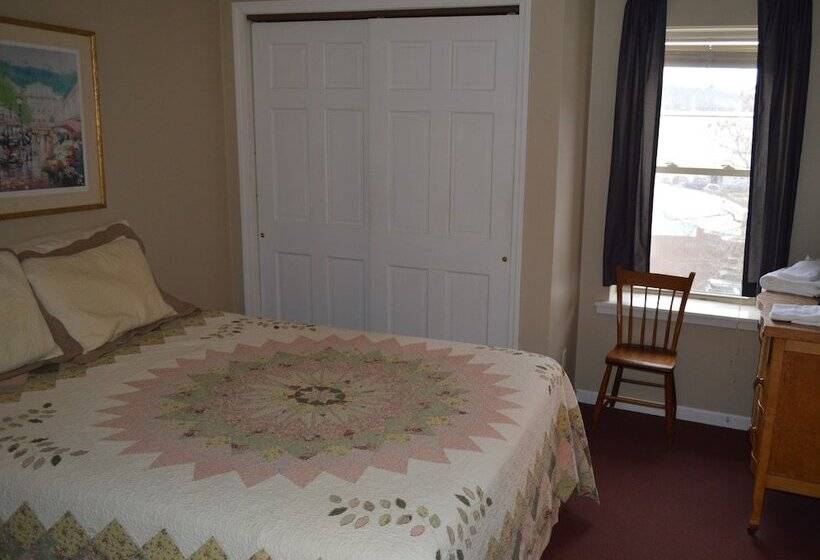 בית מלון כפרי Canal Side Inn