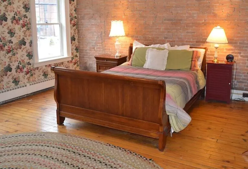 Hotel Canal Side Inn