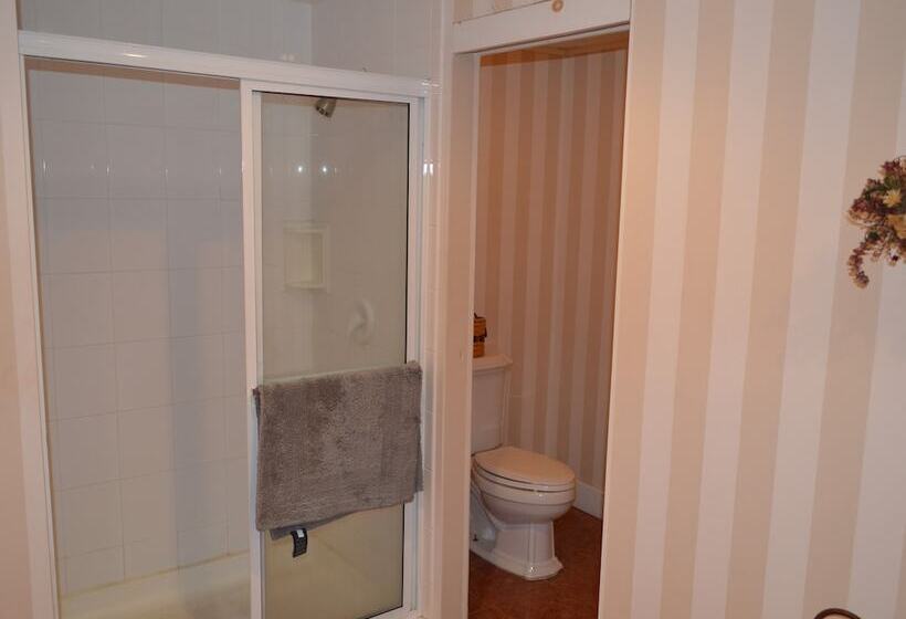 בית מלון כפרי Canal Side Inn