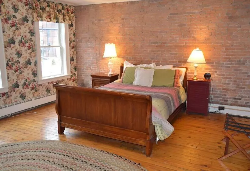 Hotel Canal Side Inn