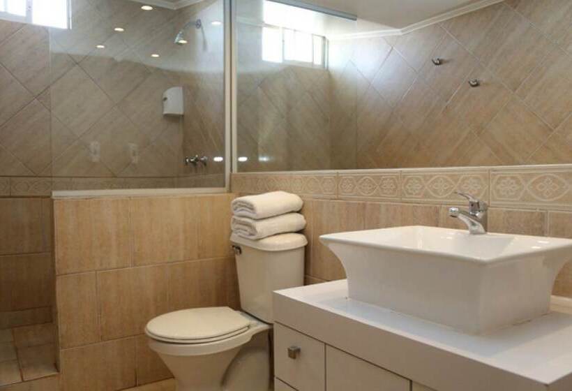 فندق Cosmopolita Hostel