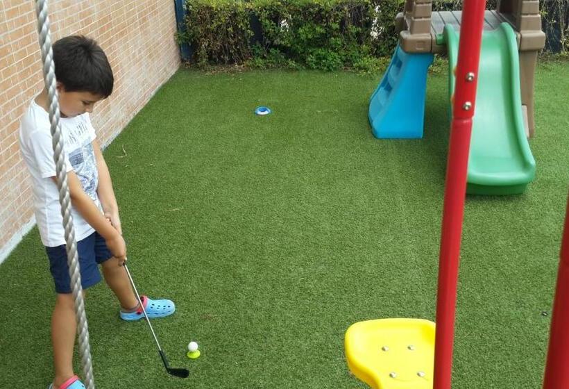 هتل Express Inn Coronado & Camping