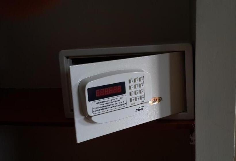 هتل Express Inn Coronado & Camping