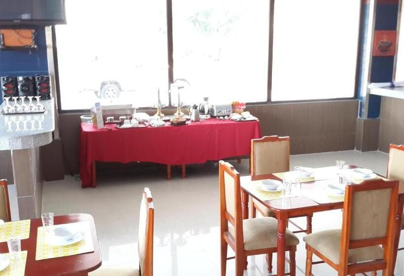 هتل Express Inn Coronado & Camping