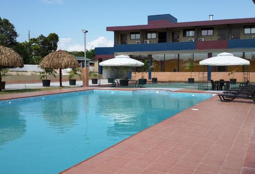 هتل Express Inn Coronado & Camping