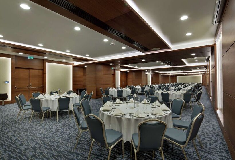 בית מלון כפרי Hilton Garden Inn Corlu