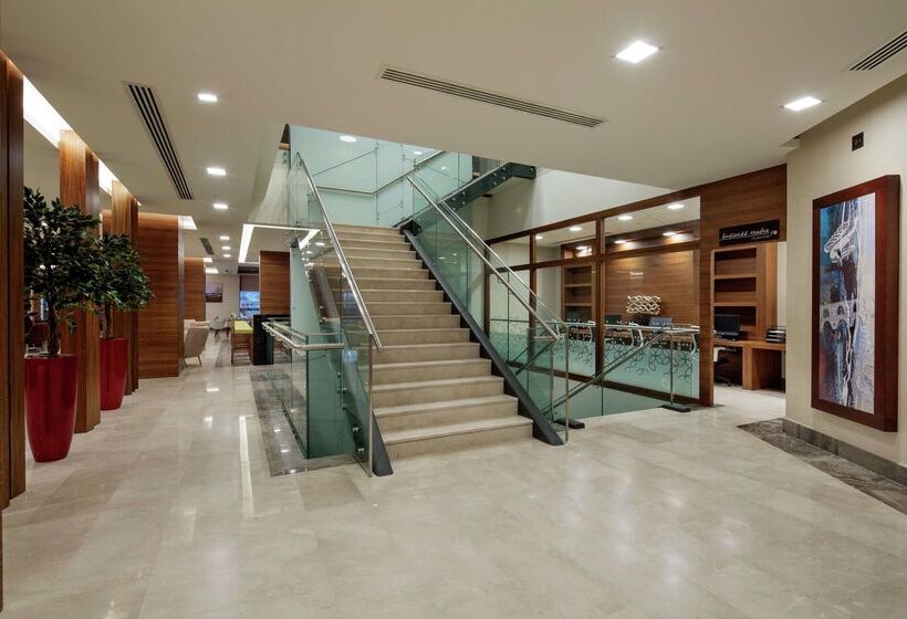 בית מלון כפרי Hilton Garden Inn Corlu