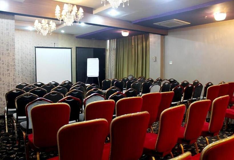 בית מלון כפרי Little Amaroossa Residence Jakarta