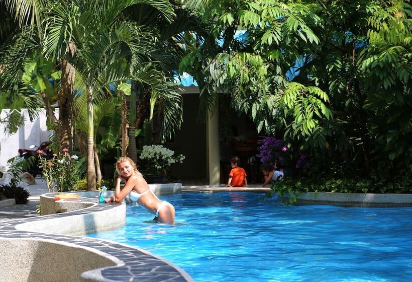 فندق Naka Resort