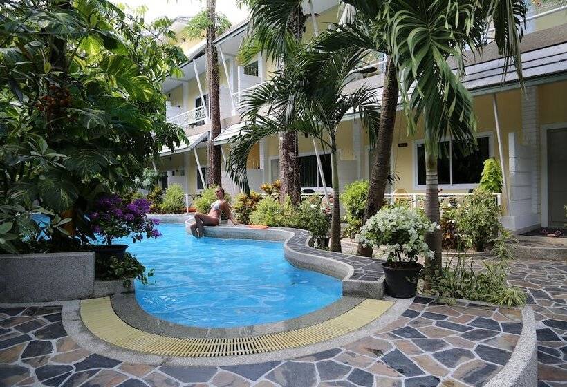 فندق Naka Resort