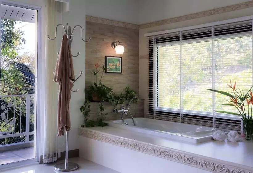 Отель Naka Resort