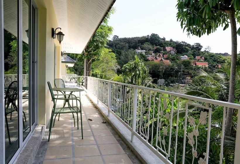 فندق Naka Resort