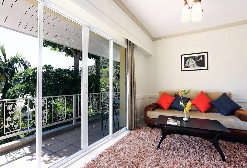 Отель Naka Resort