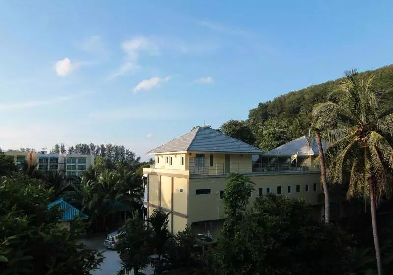 Отель Naka Resort