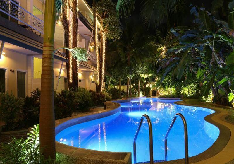 فندق Naka Resort