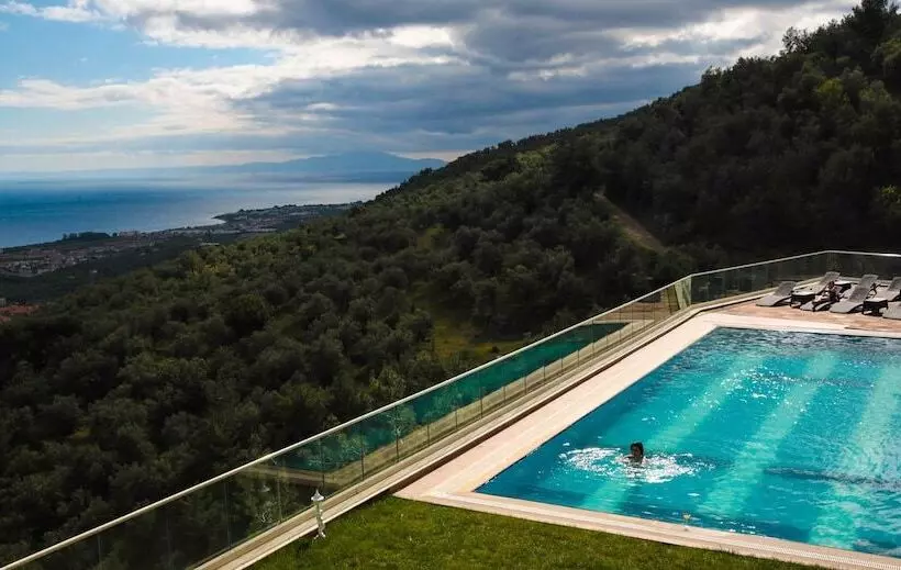 هتل Rezone Health & Oxygen