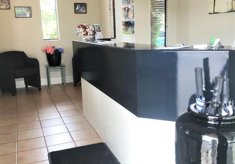 모텔 Camelot Motor Lodge And Conference Centre