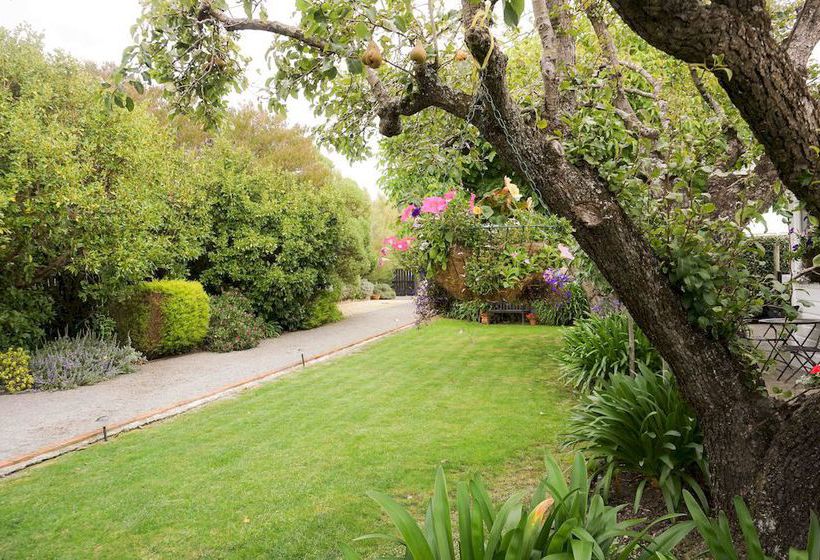 بنسيون Aylstone