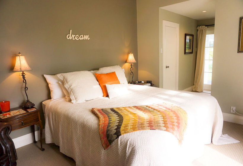 بنسيون Aylstone