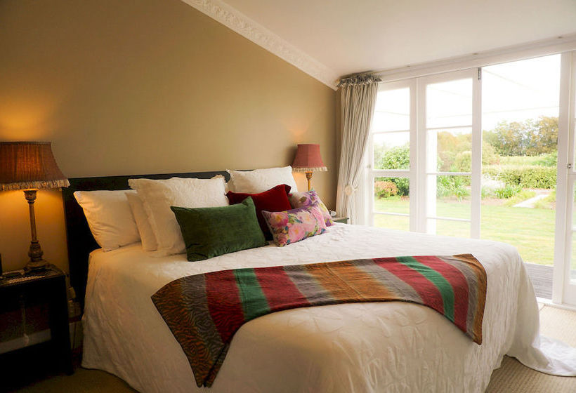 بنسيون Aylstone