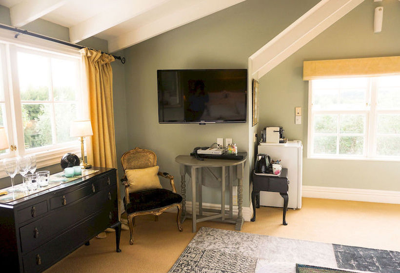 بنسيون Aylstone