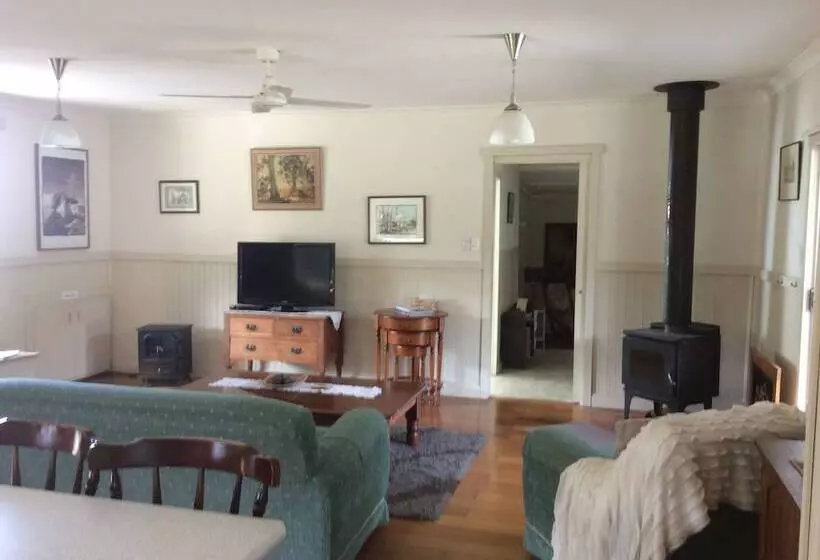 Tidelines Of Bicheno