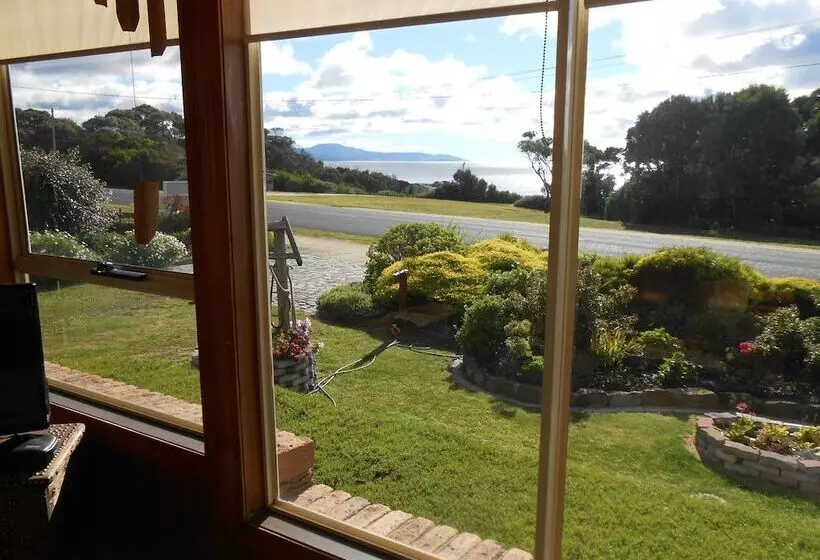 Tidelines Of Bicheno