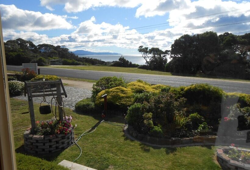 Tidelines Of Bicheno