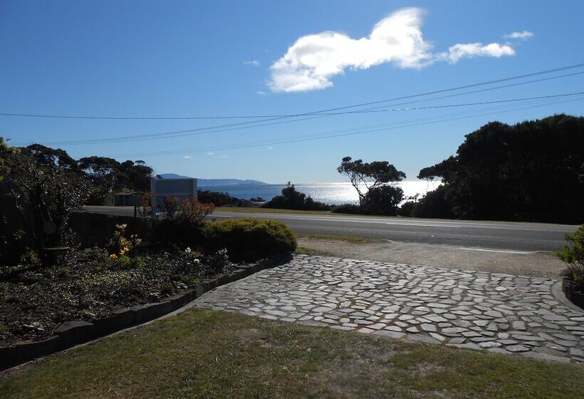 Tidelines Of Bicheno