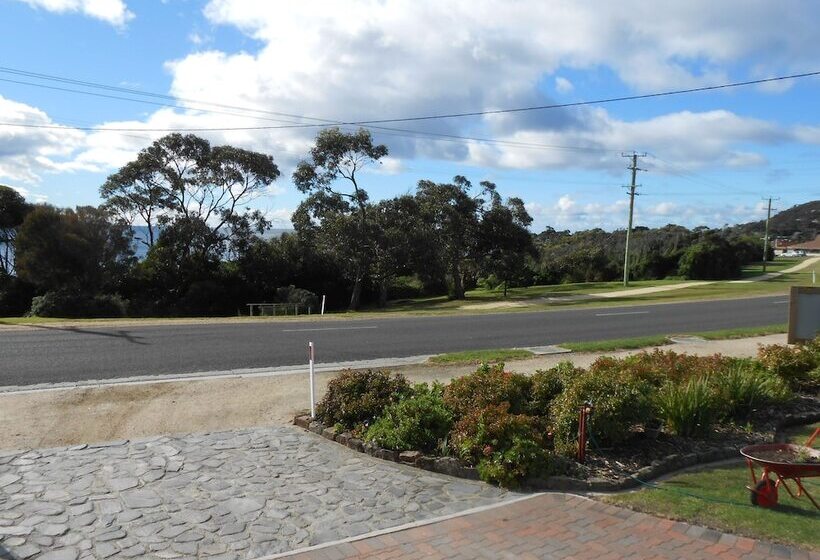 Tidelines Of Bicheno