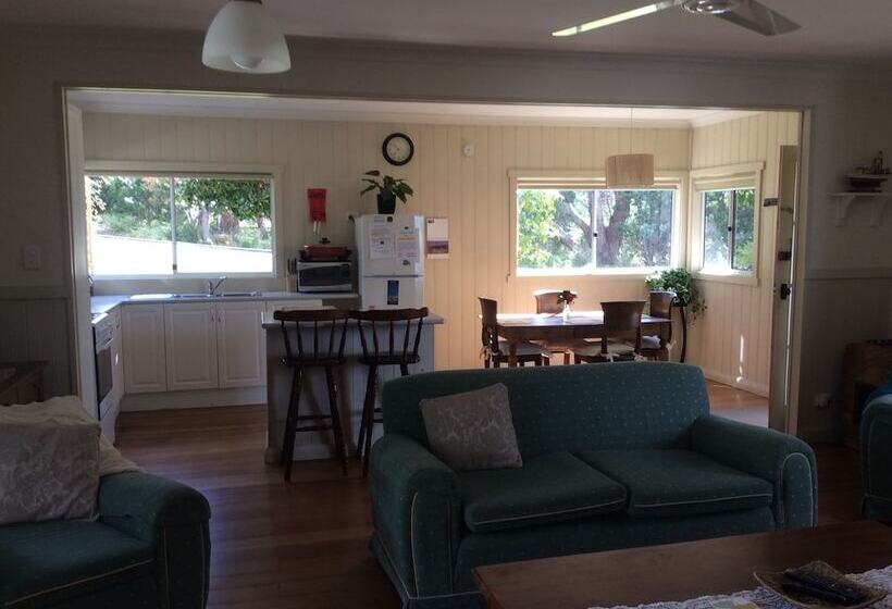 Tidelines Of Bicheno