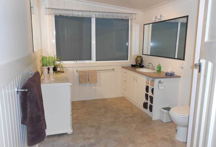 Tidelines Of Bicheno