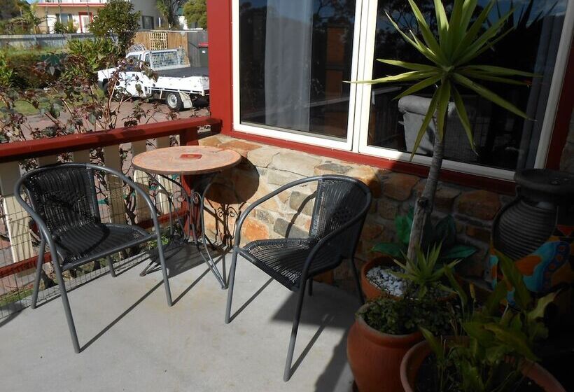 Tidelines Of Bicheno