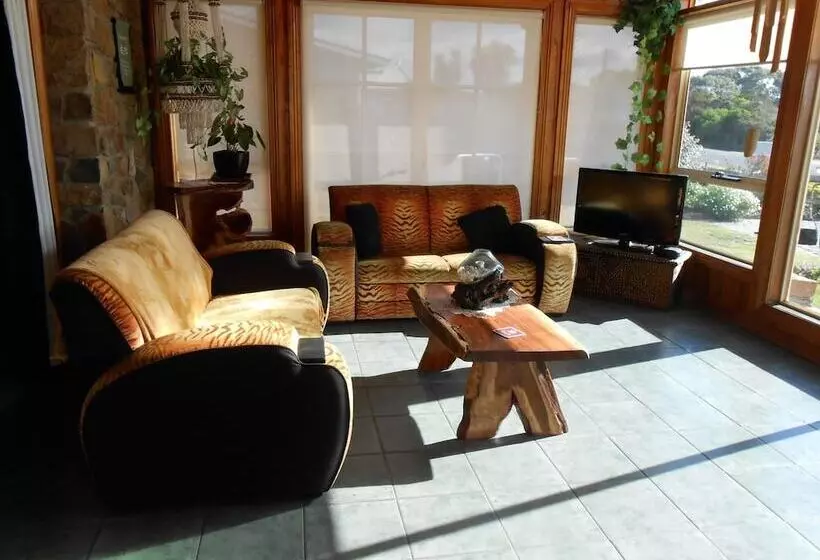 Tidelines Of Bicheno