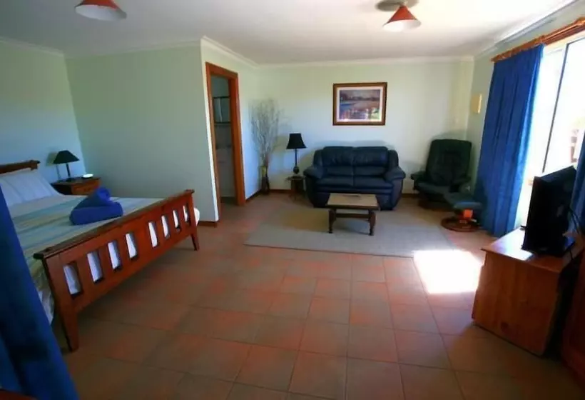 Tidelines Of Bicheno