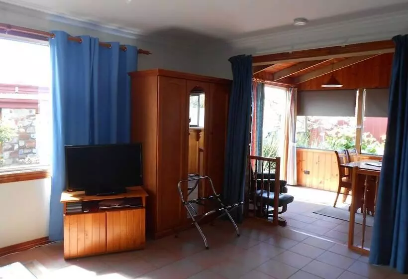 Tidelines Of Bicheno