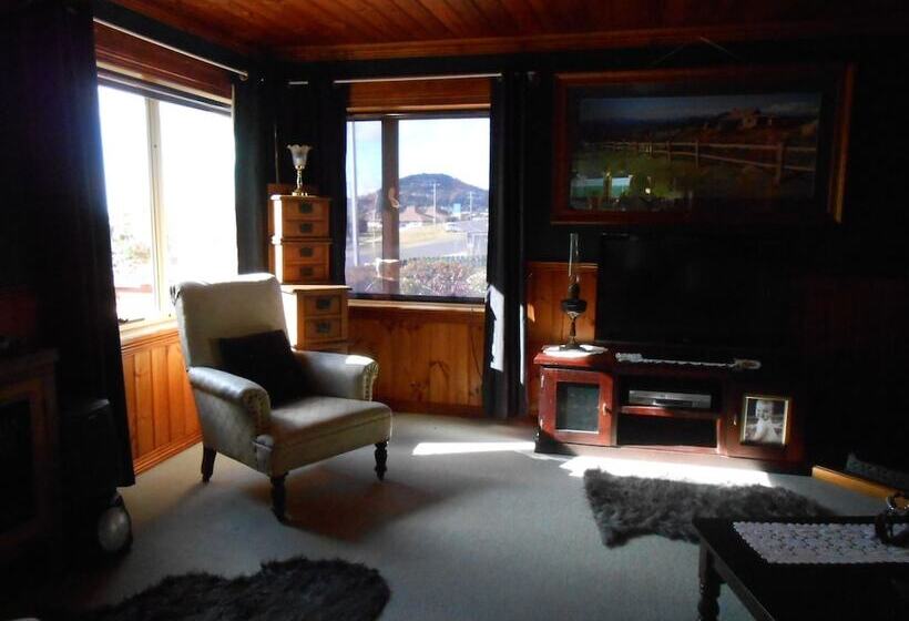 Tidelines Of Bicheno