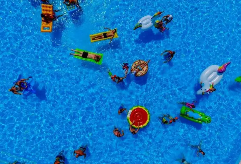 هتل Belvedere Village