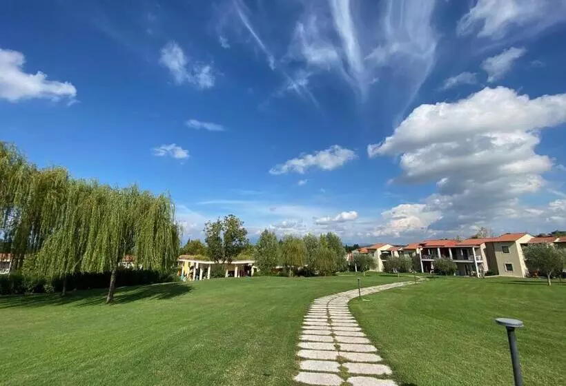 هتل Belvedere Village