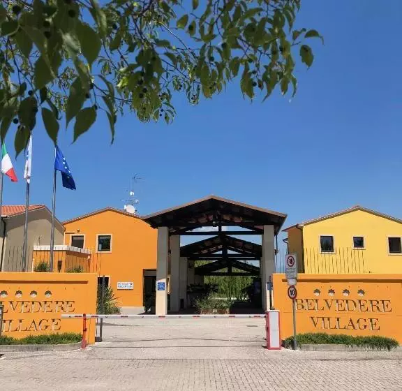 هتل Belvedere Village