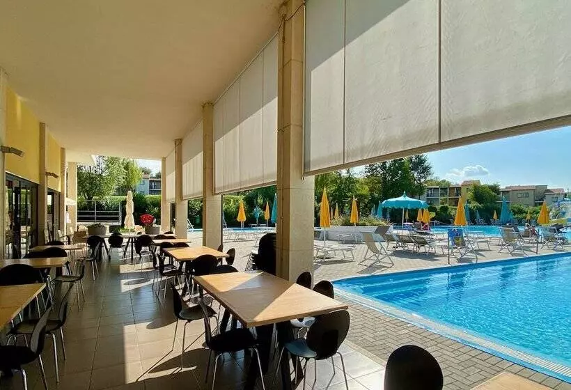 هتل Belvedere Village